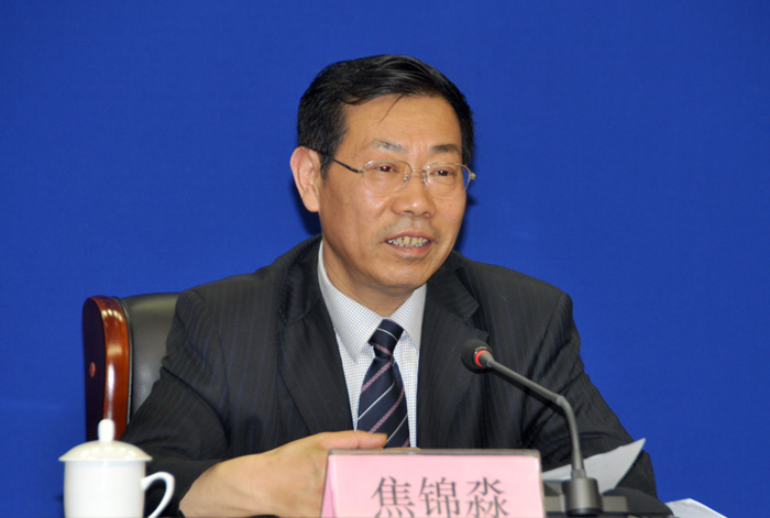 第八屆投洽會組委會副秘書長、辦公室主任、省商務(wù)廳廳長焦錦淼作新聞發(fā)布并答記者問