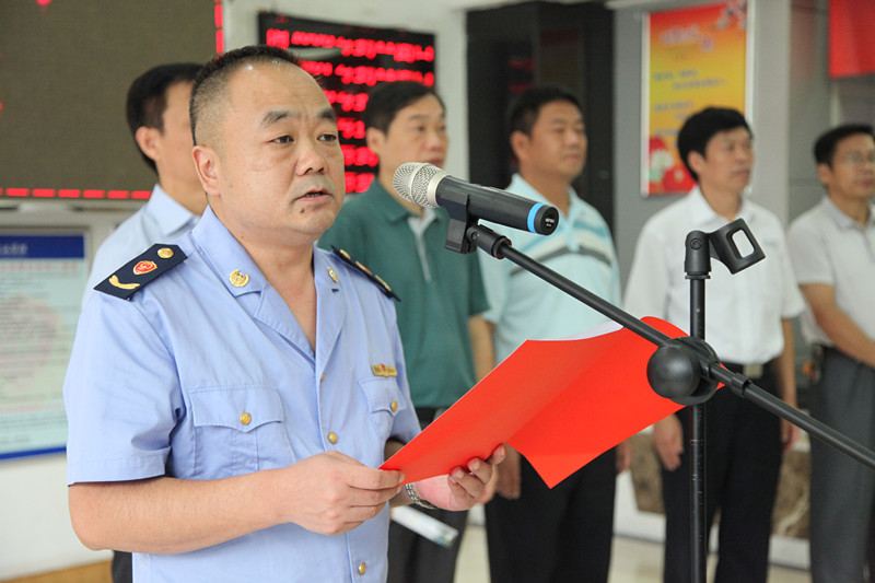鄭州市工商局頒發(fā)全市首張“三證合一、一照一碼”營業(yè)執(zhí)照