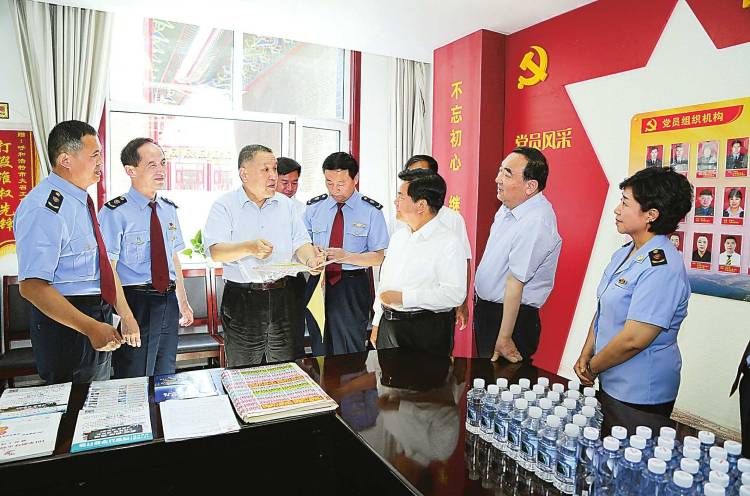 工商總局局長張茅：攻堅(jiān)克難進(jìn)一步深化商事制度改革